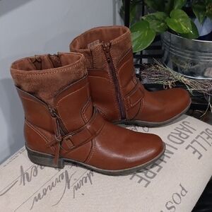 Clarks Chestnut Ankle Booties